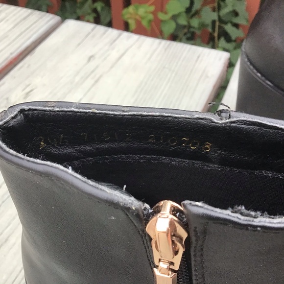 Lady Paulina Black Booties - Picture 9 of 10